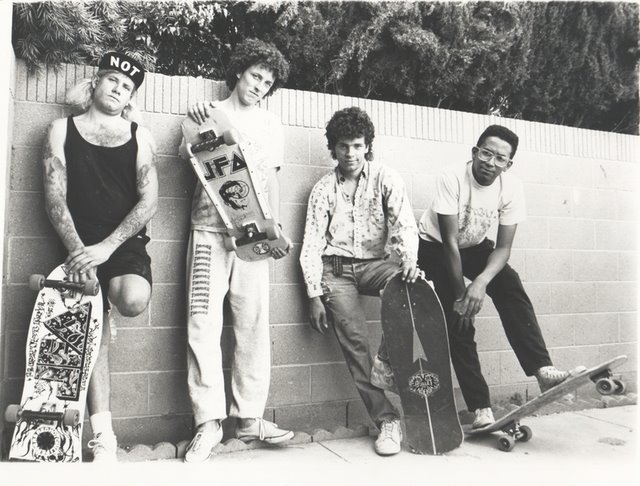 JFA (Jodie Forster's Army) era uma banda de punk hardcore da década de 1980 e andava de skate