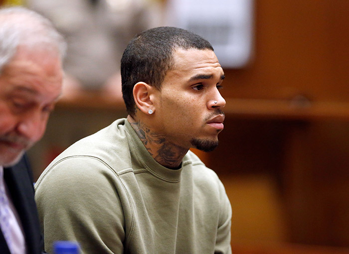 Chris Brown em aparição no tribunal