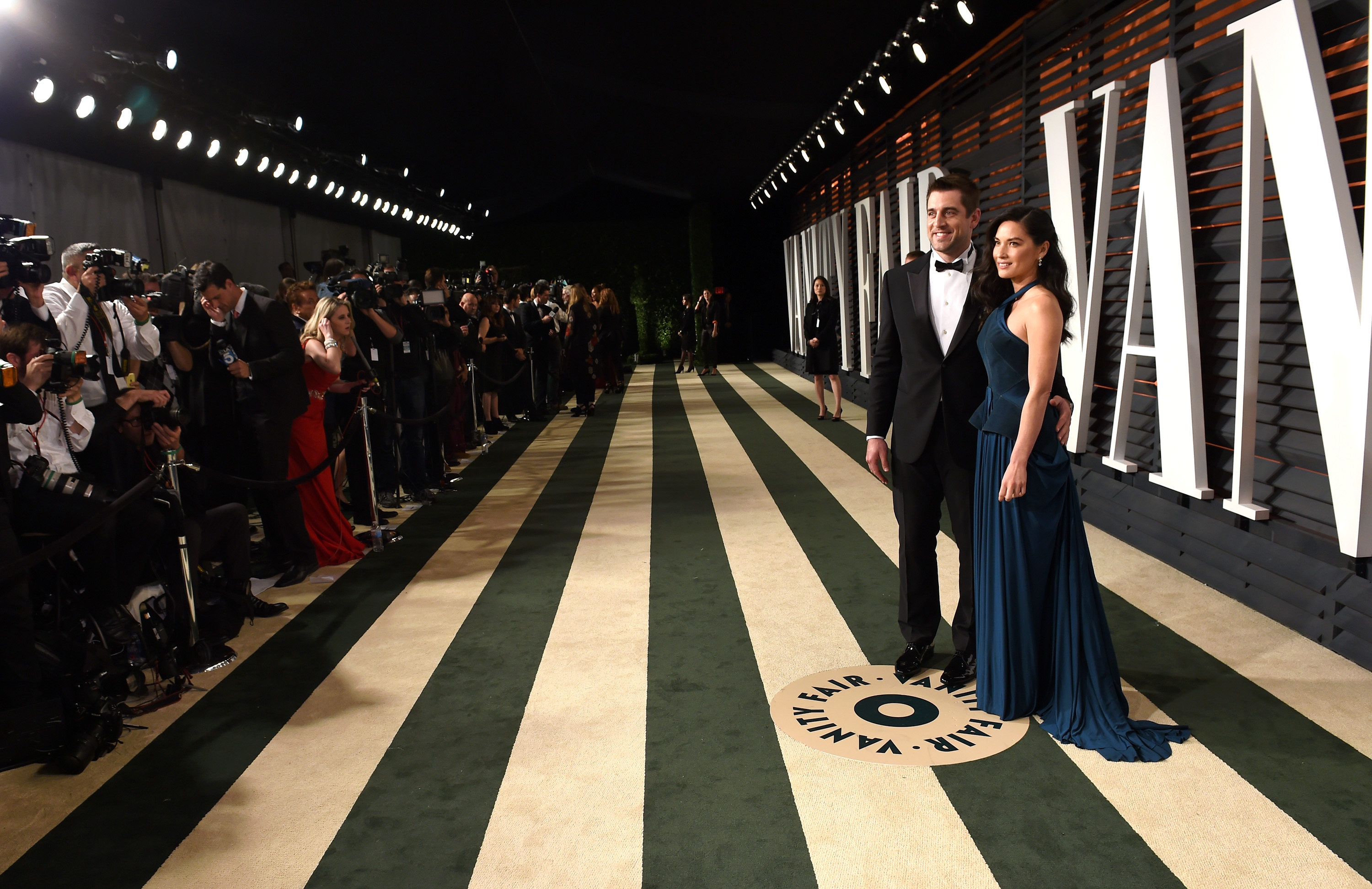 Aaron Rodgers e Olivia Munn estiveram na cerimônia do Oscar