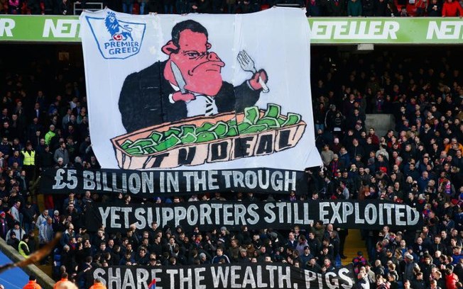 Torcedores do Crystal Palace protestam contra preços de ingressos na Inglaterra