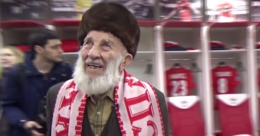 Torcedor de 102 anos do Spartak ficou emocionado com a ajuda