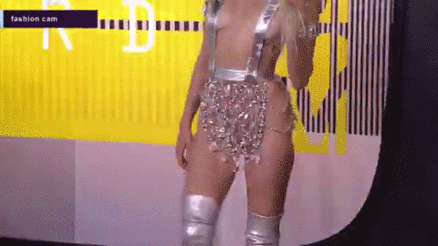 Miley look abre
