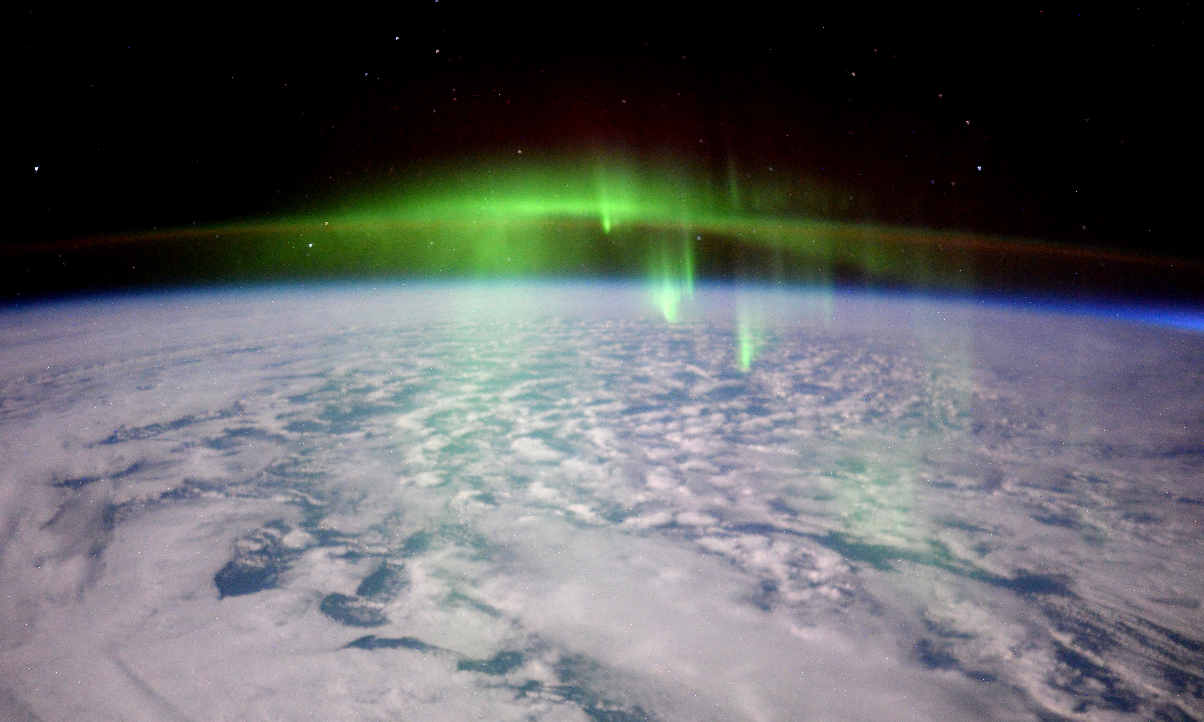O astronauta Tim Peake da Agência Espacial Européia tirou uma foto da aurora boreal na Terra vista da estação espacial