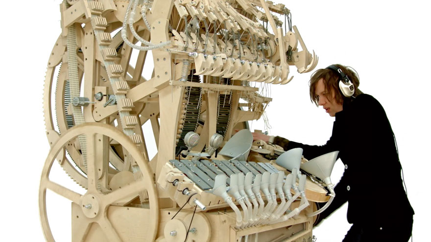 Wintergatan Marble Machine usa 2000 bolinhas de aço para fazer música