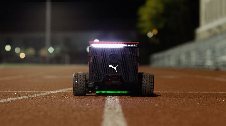 BeatBot tem 9 sensores infravermelhos e auxilia na corrida em pistas