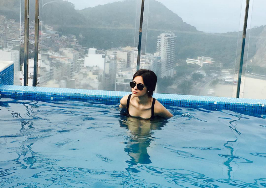 Camila Cabello relaxa no Rio