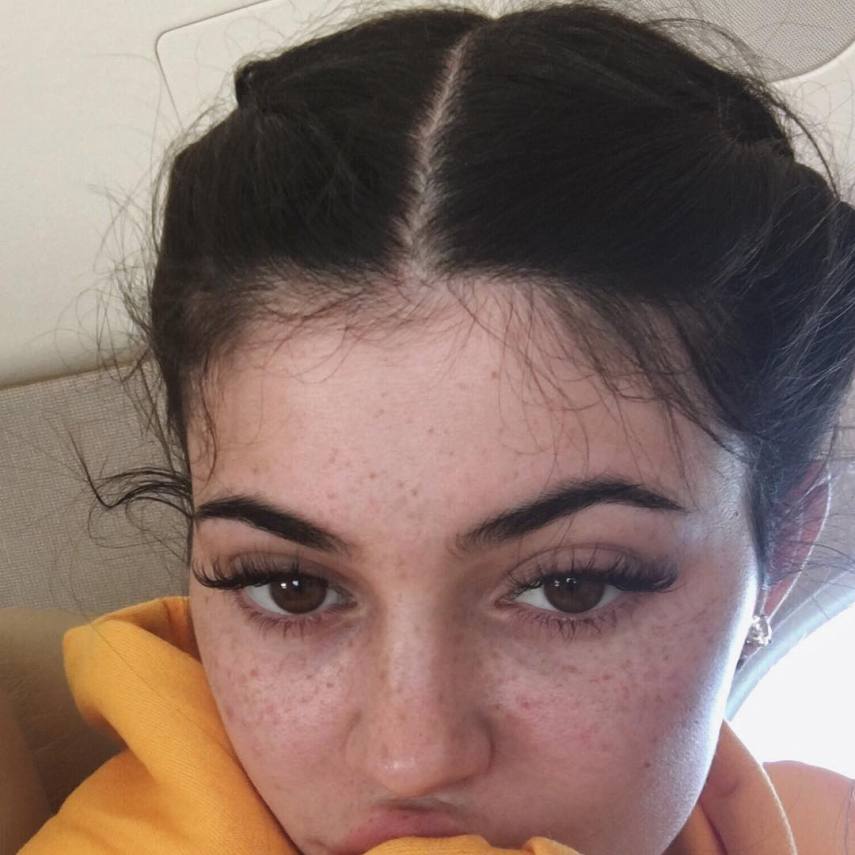 Kylie Jenner posta foto sem maquiagem
