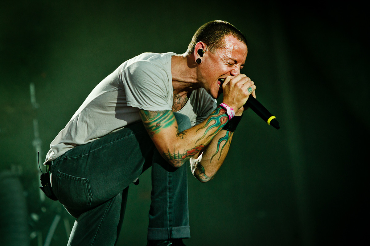 Entre 2013 e 2015, o vocalista do Linkin Park também cantou no Stone Temple Pilots, mas não gravou nenhum álbum com a banda.