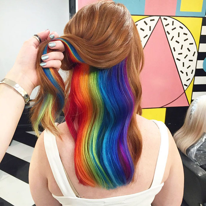 arco-íris no cabelo