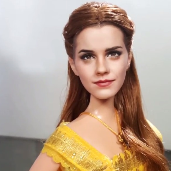 Boneca retrata Emma Watson como Bela