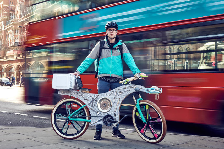 A Deliveroo criou uma bicicleta de entrega totalmente funcional feita de aparelhos de cozinhas reciclados