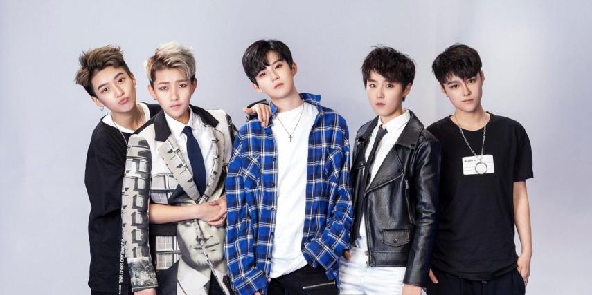 Acrush: boy band da China é formada por cinco garotas andróginas