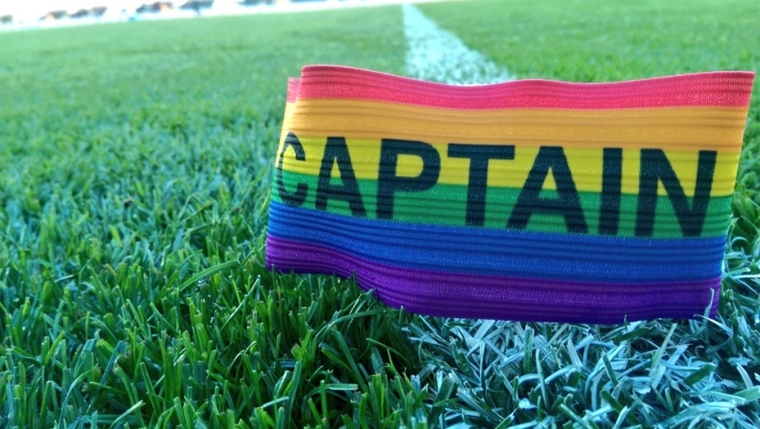 A homofobia reina no futebol