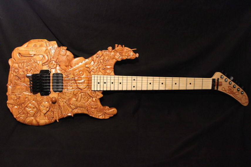 O artista Dan Lefebvre é especialista em esculturas de madeira e teve como seu novo desafio fazer uma guitarra. Ele decidiu fazer um instrumento que representasse todos os filmes feitos pela Pixar