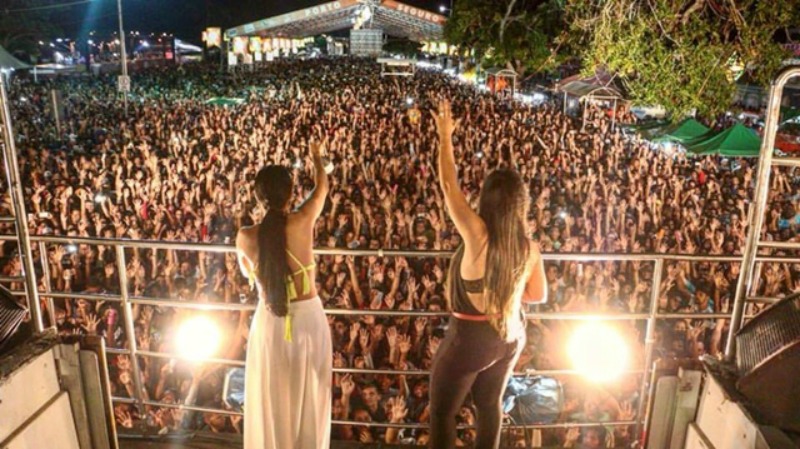 Show de Simone e Simaria no São João Elétrico, em Porto Seguro
