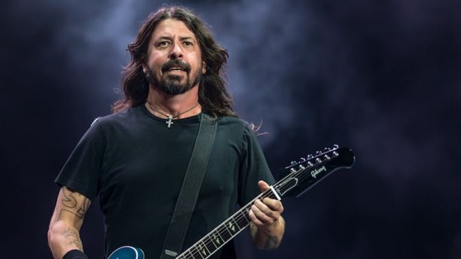 dave-grohl-foo-fighters-perth-2018-Stuart-Millen-671x377