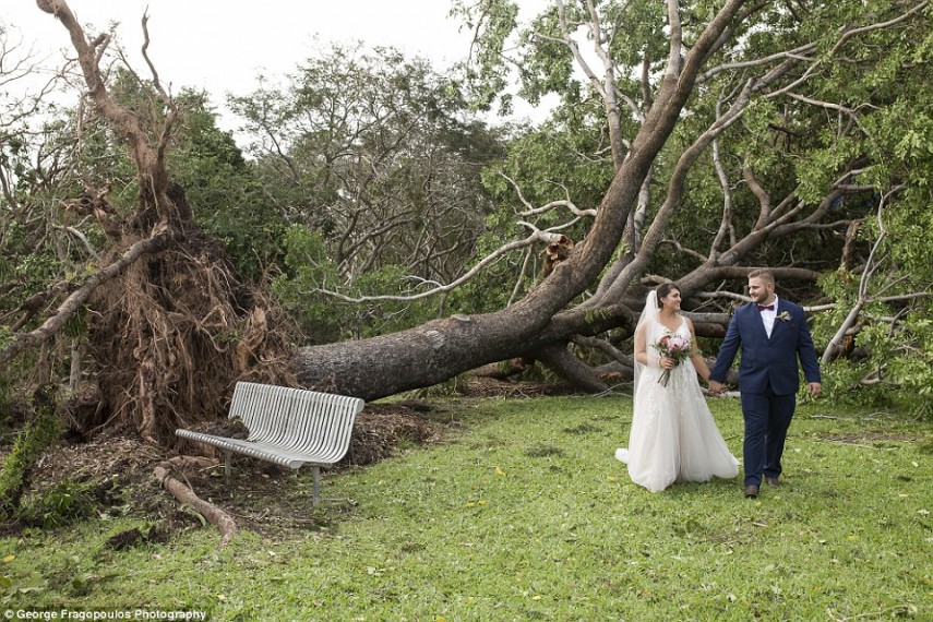 Nem mesmo ciclone impede cerimônia de casamento