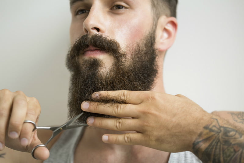Homens com barba têm mais germes do que cachorros, diz estudo