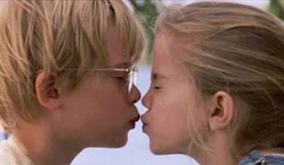 O o primeiro beijo de Macaulay Culkin e Anna Chlumsky em Meu Primeiro Amor, de 1991