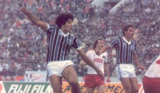 Mais um da geração de bad boys dos anos 90, possui gols memoráveis como os dois na final do Mundial de 83 e na final do Carioca de 95 (aquele fatídico gol de barriga pelo Fluminense).
