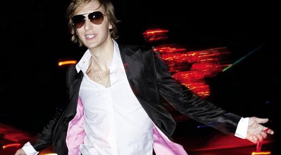 <b>David Guetta</b> - O DJ francês produziu o hit <i>I Gotta Feeling</i> do <b>Black Eyed Peas</b> e em 2009 foi eleito o 3º melhor DJ do mundo, atrás apenas de <b>Tiësto</b> e <b>Armin Van Buuren</b>.