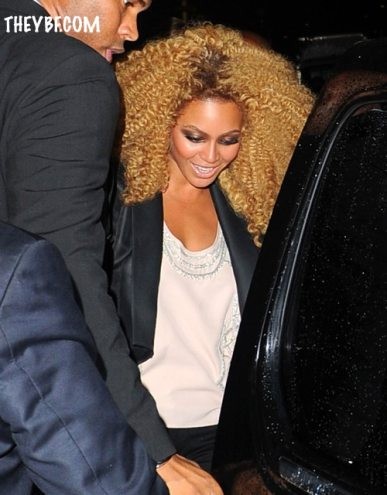 Beyoncé chega para o desfile de Tom Ford