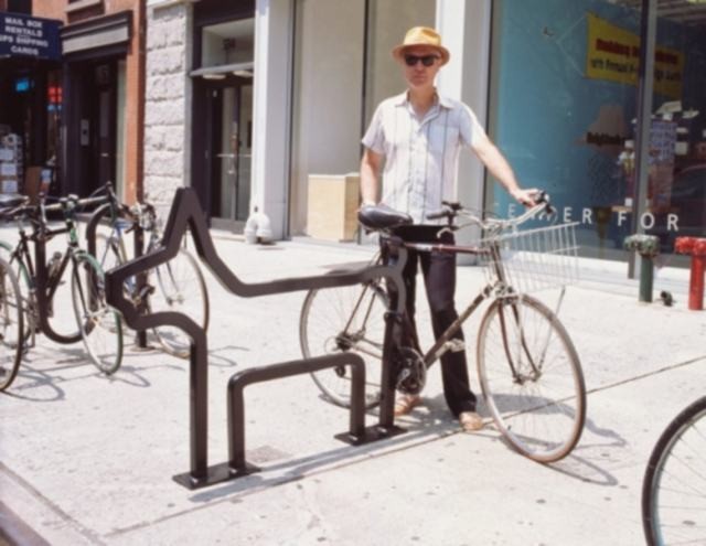 David Byrne leva um bike portátil em suas viagens