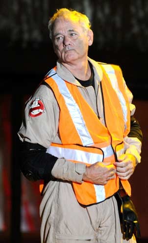 Bill Murray foi receber o prêmio de Zombieland vestido como um Caça-Fantasma