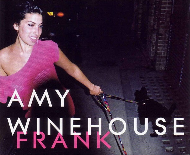 <b><i>FRANK</b></i>, o primeiro álbum de Amy, saiu em 2003. Com uma pegada mais jazz, não foi um estouro na época de seu lançamento. Mesmo assim, fez muita gente começar a reparar na voz da moça.