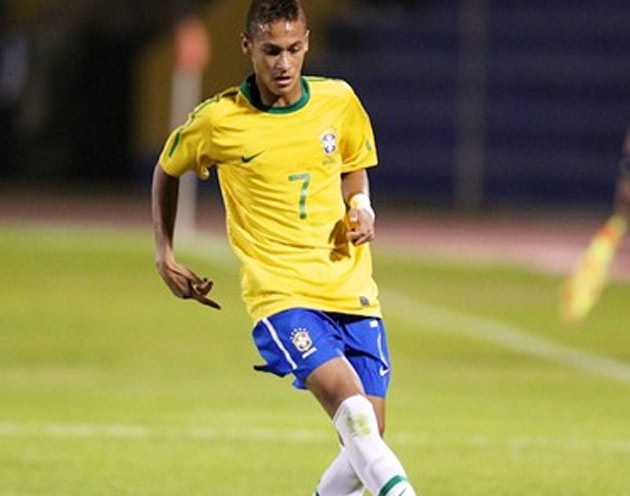 Enquanto que na seleção, mesmo na de base, Neymar começava a cultivar o seu famoso moicano