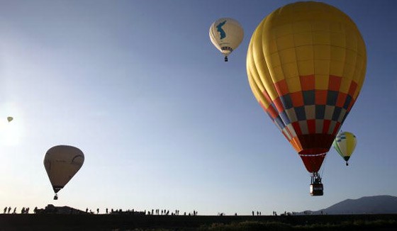 O norte-americano Bobby Bradley, de apenas nove anos de idade, se tornou a pessoa mais jovem a realizar um voo solo em um balão de ar quente!