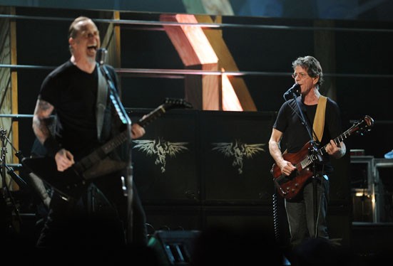 Como a parceria começou: Metallica e Lou Reed ao vivo no Hall Of Fame, em 2009.