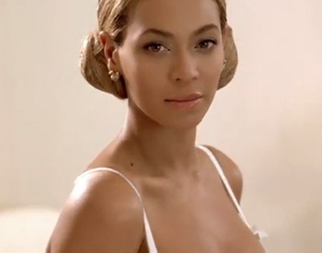 Beyoncé de noiva e lingerie em Best Thing I Never Had