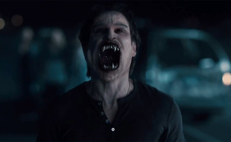 Colin Farrell como o vampiro Jerry Dandrige sem sua forma monstruosa