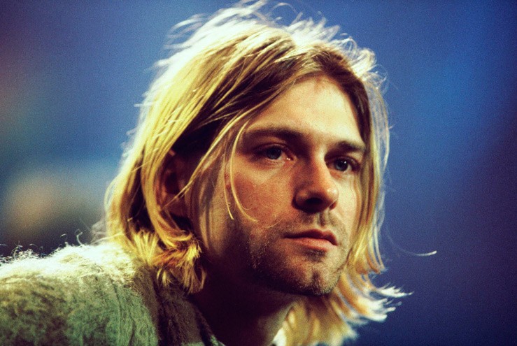 Em 8 de abril de 1994, o corpo de <b>Kurt Cobain</b> foi encontrado em sua casa, em Lake Washington, por um eletricista que tinha chegado para instalar um sistema de segurança. O ídolo da geração grunge e vocalista da banda <b> Nirvana</b>, cometeu suicídio, aos 27 anos, com um tiro na cabeça. Uma autópsia revelou uma alta concentração de heroína e vestígios de Valium em seu sangue.