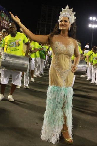 Luiza Brunet reina à frente da bateria da Imperatriz Leopoldinense em noite de homenagem a Jorge Amado