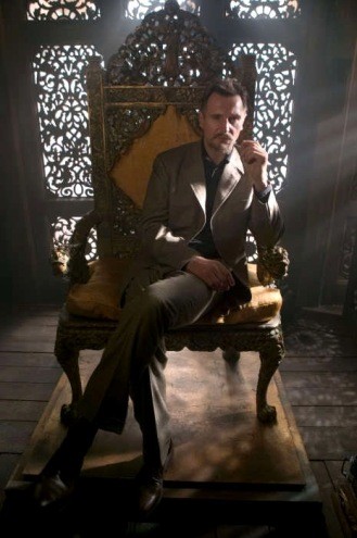 Liam Neeson como Ra's Al Ghul, em Batman O Cavaleiro das Trevas Ressurge