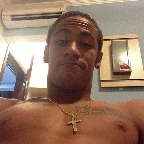 E com o passar do tempo, Neymar mudou tanto, mais tanto, que nem dá pra saber quantos cortes ele usou