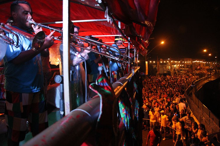 Blocos do Saci e do Pé na Cova agitam o segundo dia de carnaval em São Luiz do Paraitinga