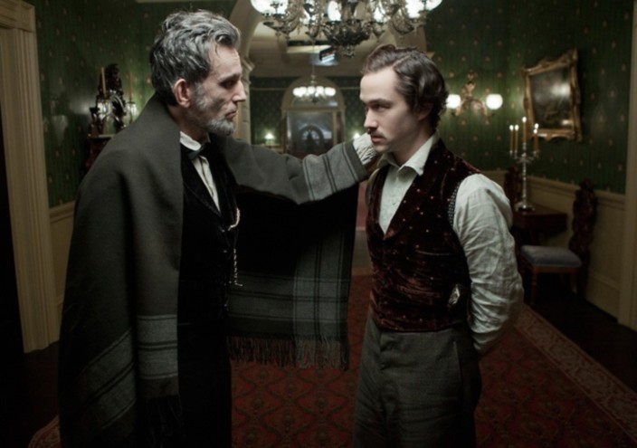 Abraham Lincoln (Daniel Day-Lewis) e seu filho Robert (Joseph Gordon-Levitt)