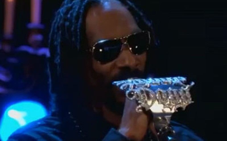 Snoop Dogg canta em programa de TV dos EUA