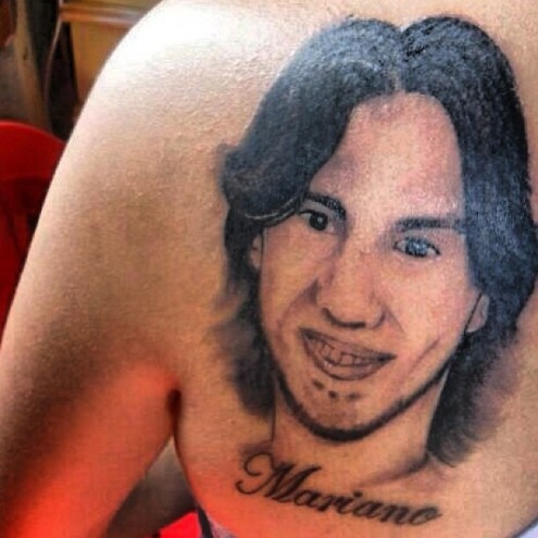 Fã tatuou o rosto de Mariano, da dupla com Munhoz, nas costas