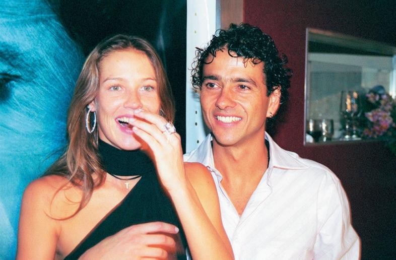 Luana Piovani e Marcos Palmeira engataram um romance em 2002 ao contracenarem na peça 'Mais Uma Vez Amor'. O namoro durou apenas sete meses