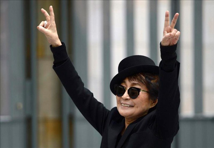 Yoko Ono apresenta em Liverpool ônibus educativo em memória de Lennon