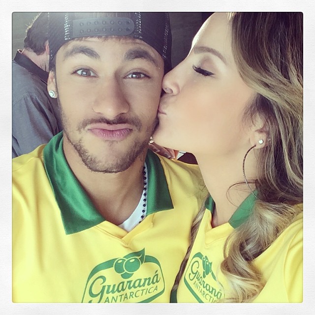 Neymar e a bitoca de Claudia Leitte