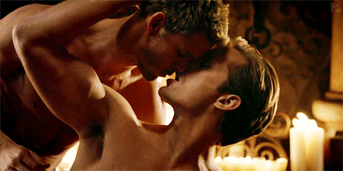 Alexander Skarsgard protagoniza cena de sexo gay em True Blood; assista – Vírgula