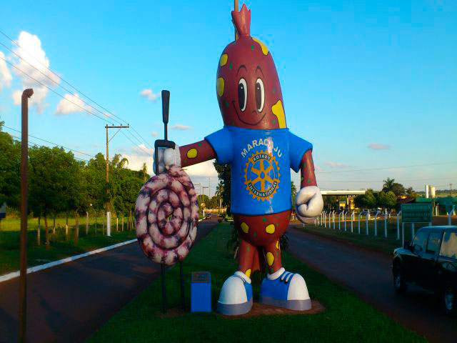 Esse é o Mascote da Festa da Linguiça, em Maracaju, Mato Grosso do Sul