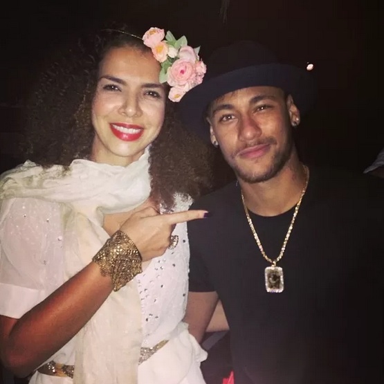 Neymar ao lado da cantora Vanessa da Mata