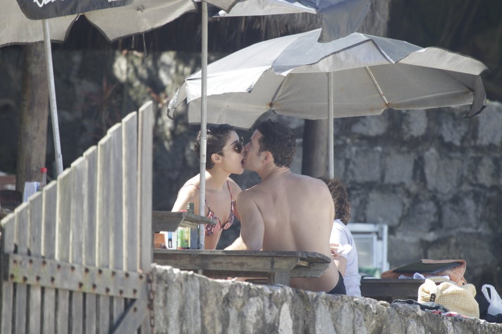 Sophie Charlotte e Daniel de Oliveira beijam muito 