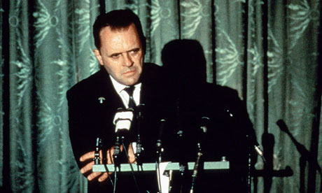 O caso Watergate, que desembocou na renúncia do presidente dos EUA Richard Nixon em 08/08/74, completa 40 anos. O cinema retratou o assunto em algumas ocasiões. Relembre a seguir.